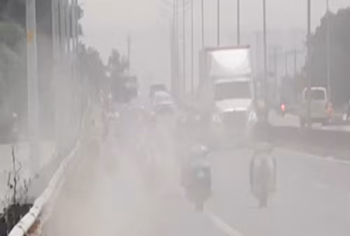 “Bao bui” tan cong nguoi di xe may tren duong dan cao toc TP HCM-Hinh-6