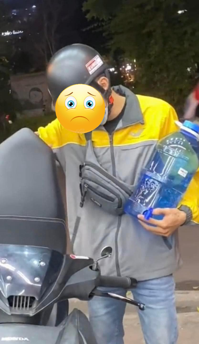 Căn cứ các tài liệu thu được, cơ quan điều tra (CQĐT) xác định nạn nhân là anh Đặng Đông D. (SN 1998, quê quán tỉnh Ninh Bình, hiện tạm trú tại quận Bắc Từ Liêm, Hà Nội). Anh D. làm nghề xe ôm công nghệ. Từ những căn cứ, dấu vết tại hiện trường, CQĐT xác định đây là vụ án giết người, cướp tài sản. Đối tượng gây án vào ban đêm, thông thạo địa bàn. Ban Giám đốc Công an TP đã chỉ đạo các phòng nghiệp vụ thuộc Công an TPHà Nội và Công an huyện Đông Anh phối hợp với các đơn vị liên quan tập trung lực lượng, sử dụng đồng bộ các biện pháp nghiệp vụ khẩn trương điều tra, làm rõ, truy bắt đối tượng gây án. 