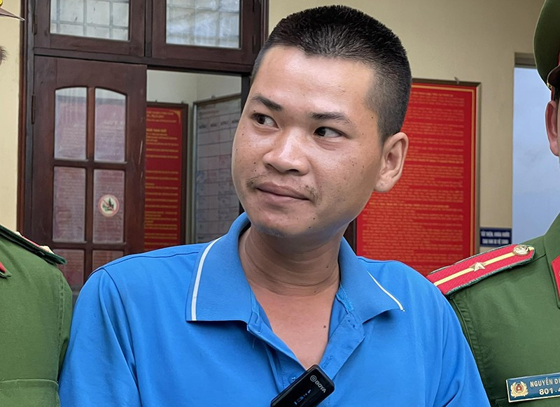 Vào khoảng 20h ngày 16/7, Công chuẩn bị 1 con dao (loại dao gọt hoa quả), rồi đi xe buýt đến bến xe khách Mỹ Đình. Tại đây, Công lang thang để săn tìm tài xế xe ôm công nghệ. Đến khoảng 20h45 cùng ngày, Công gặp anh D. đang đứng chờ khách, lập tức thuê anh này chở về xã Nam Hồng, huyện Đông Anh với giá 100.000 đồng.