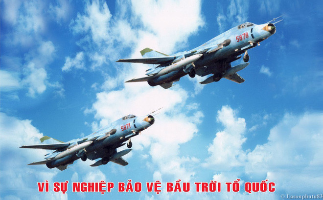 Hình ảnh trên cho thấy, chiếc Su-22M4 đang mang theo tên lửa không đối không R-60 - một trong số ba loại tên lửa không đối không trong biên chế vũ khí của chiến đấu cơ này bên cạnh tên lửa K-13 và R-73. Nguồn ảnh: TL.