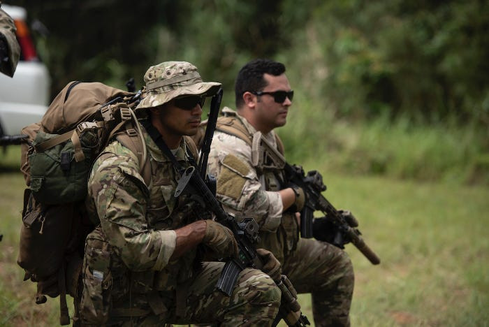 Rút kinh nghiệm từ thời Chiến tranh Thế giới thứ hai khi đụng độNhật ở mặt trận Thái Bình Dương và đặc biệt là trong Chiến tranh Việt Nam, quân đội Mỹ đã xây dựng hẳn một trại huấn luyện giữa rừng nhiệt đới tại Nhật Bản để cho binh lính có điều kiện làm quen với môi trường phức tạp đầy nguy hiểm này. Nguồn ảnh: FAS.