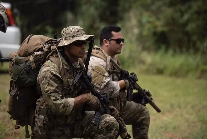 Rút kinh nghiệm từ thời Chiến tranh Thế giới thứ hai khi đụng độNhật ở mặt trận Thái Bình Dương và đặc biệt là trong Chiến tranh Việt Nam, quân đội Mỹ đã xây dựng hẳn một trại huấn luyện giữa rừng nhiệt đới tại Nhật Bản để cho binh lính có điều kiện làm quen với môi trường phức tạp đầy nguy hiểm này. Nguồn ảnh: FAS.