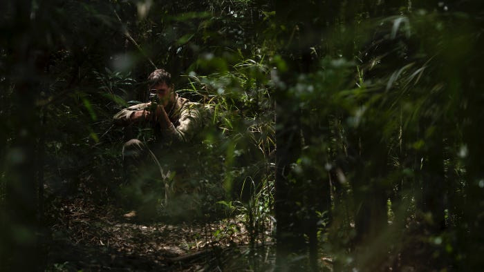 Mọi loại thực vật, động vật ở trong rừng rậm nhiệt đới đều rất khác lạ với binh lính Mỹ, nhiều loại động thực vật đặc thù chỉ có thể tìm thấy ở một vài khu rừng nhiệt đới trên thế giới có thể mang độc khiến người lính phải cực kỳ cẩn trọng khi di chuyển. Nguồn ảnh: FAS.