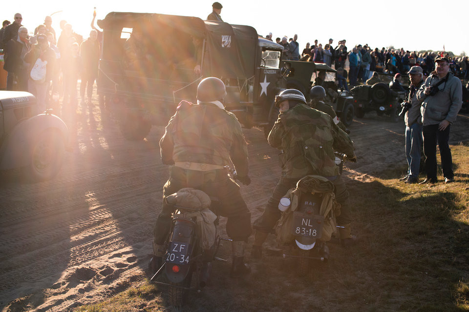 Trong lễ kỷ niệm vừa diễn ra, một loạt các loại khí tài quân sự từ thời chiến tranh thế giới thứ hai cũng được mang ra trình diễn. Nguồn ảnh: BI.