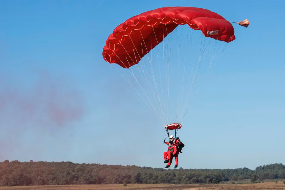 Đầu tuần vừa rồi, các cựu binh quân Đồng minh năm nay đã ngoài 90 đã quay trở lại Hà Lan - nơi diễn ra chiến dịch đổ bộ đường không lớn nhất lịch sử để kỷ niệm 75 năm ngày bắt đầu chiến dịch Market Garden. Nguồn ảnh: BI.