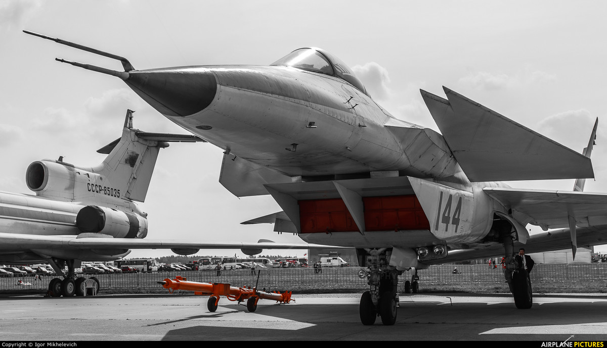 Cuối cùng là chiếc tiêm kích thuộc Đề án 1.44 - loại tiêm kích từng được Nga phát triển từ những năm 90 của thế kỷ trước để bắt đầu cuộc đua tiêm kích thế hệ năm với không quân Mỹ. Nguồn ảnh: Airplane.