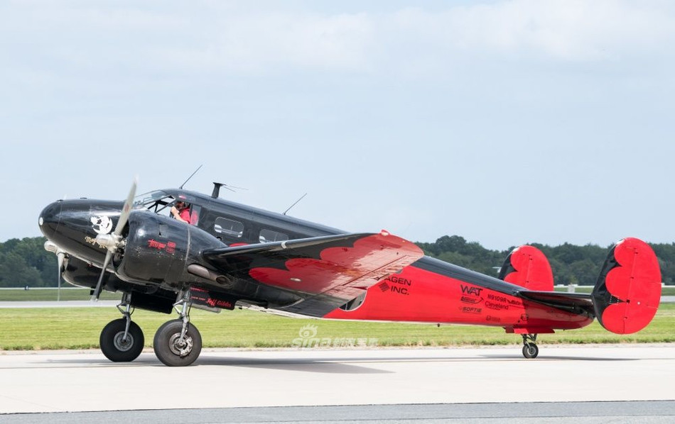 Ngoài ra, các loại máy bay cũ, từng phục vụ trong biên chế Không quân Mỹ hiện tại đang nằm trong tay các nhà sưu tập tư nhận và được những cá nhân này mang tới "góp vui" tại triển lãm hàng không. Nguồn ảnh: Doverpost.