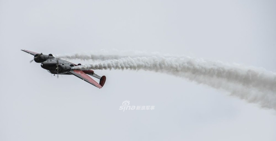 Trong triển lãm này, không quân Mỹ còn trình diễn một loạt các loại máy bay, trực thăng hiện đang phục vụ trong biên chế của mình như A-10 Warthog, B-52 Stratofortress, C-5M SuperGalaxy, C-17 Globemaster II,... Nguồn ảnh: Doverpost.