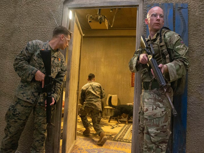 Đầu tiên, quân đội Mỹ sẽ thu thập càng nhiều tin tình báo càng tốt, sau đó dựa vào những tin tình báo này để xây dựng lên một mô hình với tỷ lệ thật, tìm ra cách tối ưu nhất để tiến hành cuộc đột kích. Nguồn ảnh: BI.