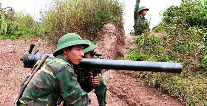 Để đáp ứng được nhiều yêu cầu tác chiến khác nhau, khẩu SPG-9T của Việt Nam được trang bị hai loại đnạ bao gồm đạn nổ phá với khối lượng 5,5 kg được sử dụng để chống bộ binh hoặc phá hủy công trình của đối phương và đạn nổ lõm chống tăng khối lượng 4,4 kg. Nguồn ảnh: QDND.