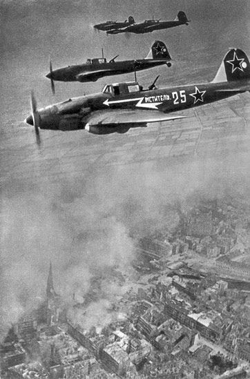 Tiếp theo là Nikolai Gulayev, ông tiêu diệt được tổng cộng 60 chiến đấu cơ địch, trong đó có 55 chiến công cá nhân và 5 chiến công được ông thực hiện cùng đồng đội. Nguồn ảnh: Thearchive.