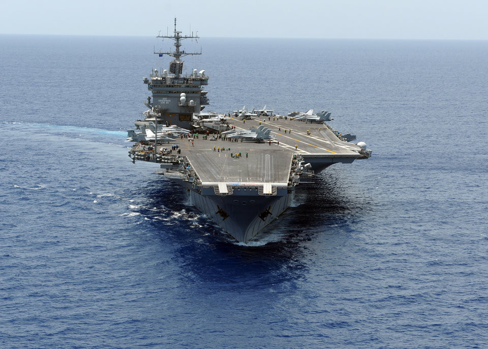 Theo những thông tin mới nhất đã được Hải quân Mỹ xác nhận, mỏ neo ở mạn phải của tàu sân bay USS Enterprise - hàng không mẫu hạm hạt nhân đầu tiên của Mỹ cũng như của nhân loại đã được chuyển sang cho tàu sân bay USS George Washington để tiếp tục sử dụng. Nguồn ảnh: BI.