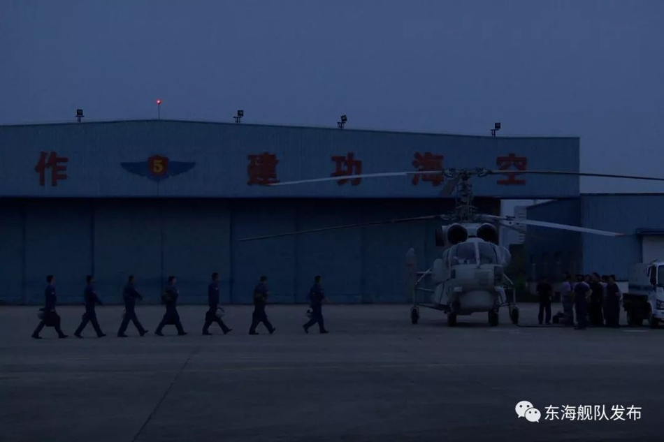 Mặc dù vậy thiết kế này đòi hỏi hệ thống cơ khí cực kỳ tinh vi ở trục giữa của cánh quạt, đảm bảo trục của trực thăng chịu được lực mô-men xoắn theo hai chiều ngược nhau để triệt tiêu toàn bộ lực xoay giúp cho thân máy bay ổn định. Nguồn ảnh: Sina.