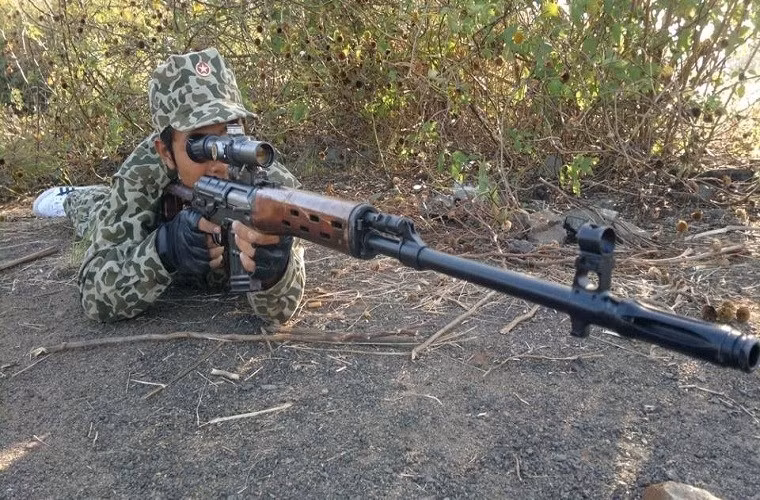 Nhắc tới những loại súng bắn tỉa của Việt Nam, phải kể đến khẩu súng bắn tỉa Dragunov SVD. Đây là khẩu súng bắn tỉa tiêu chuẩn đầu tiên của Việt Nam, được trang bị cho quân đội ta từ thời chống Mỹ. Nguồn ảnh: Wiki.