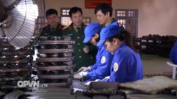 Đặc biệt, khẩu súng bắn tỉa KSVK này cũng đã được Việt Nam mua lại dây chuyền sản xuất và cũng được lắp ráp tại nhà máy Z111. Ngoài ra, cỡ đnạ 12,7x108mm cũng đã được ta tự chủ sản xuất trong nước. Nguồn ảnh: QPVN.