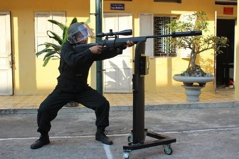 Tiếp theo phải kể đến khẩu súng bắn tỉa PSR-90, đây là sản phẩm được chế tạo từ thời Tây Đức, sử dụng cỡ đạn 7,62x51mm và chỉ được sử dụng bởi lực lượng Cảnh sát Cơ động. Nguồn ảnh: Forces.