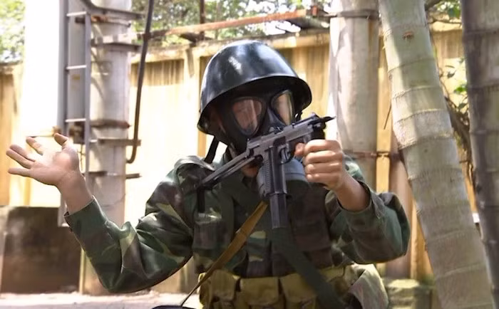 Cuối cùng là khẩu tiểu liên "lừng lẫy một thời" tới nay đã dần bị thay thế, đó là khẩu PM-63 do Ba Lan sản xuất. Khẩu tiểu liên này sử dụng cỡ đạn "một mình một kiểu" đó là loại 9x18mm. Nguồn ảnh: QPVN.