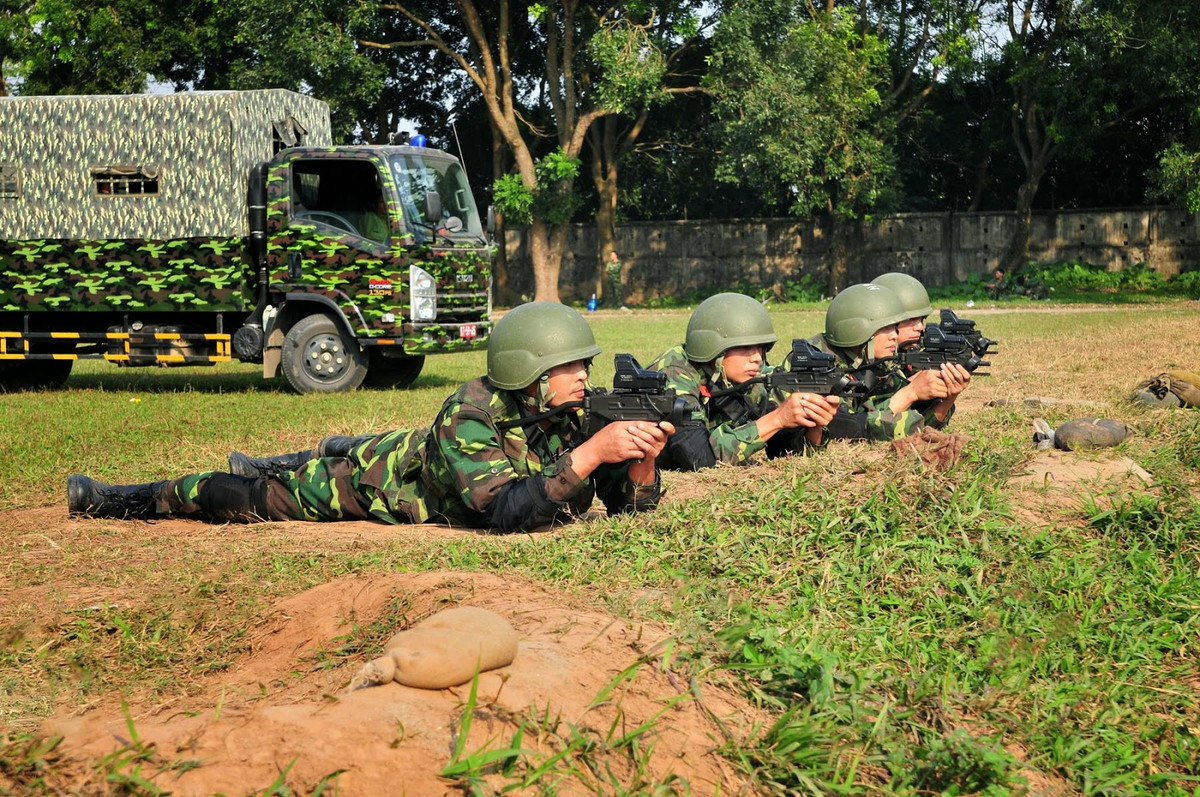 Cả hai phiên bản súng tiểu liên Uzi này đều sử dụng cỡ đạn 9x19mm cực kỳ phổ thông. Súng có tầm sát thương chỉ dưới 100 mét và hiệu quả nhất trong khoảng 50 mét. Nguồn ảnh: QĐND.