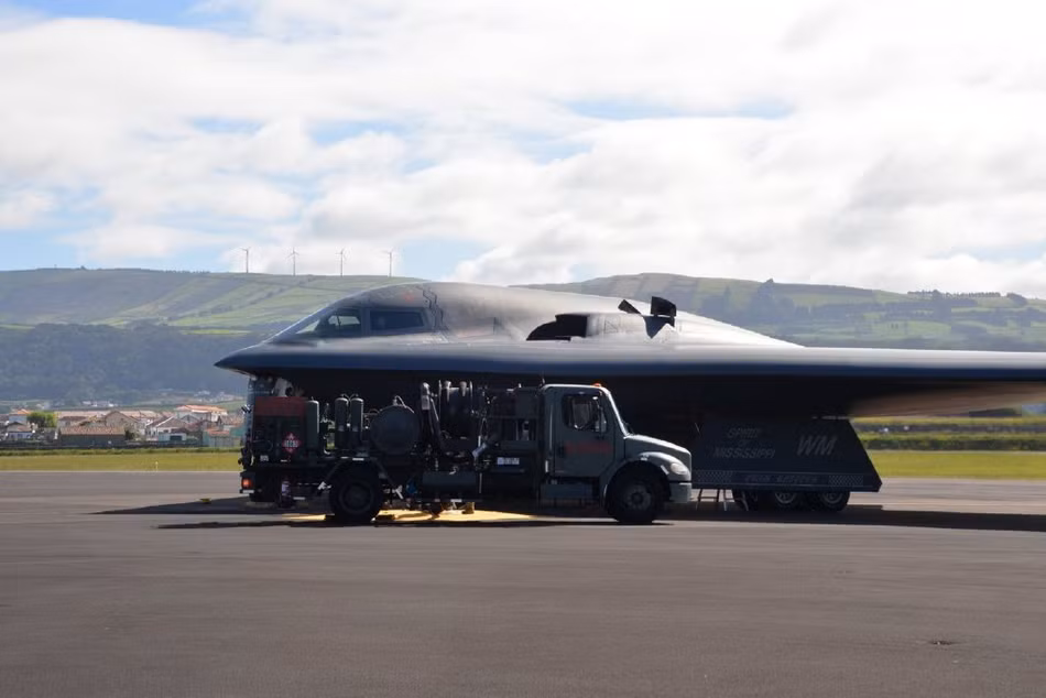 Đây là lần thứ hai trong vòng một tuần các máy bay ném bom B-2 Spirit của Mỹ thực hành huấn luyện tiếp liệu trên không để mở rộng tầm hoạt động của mình. Nguồn ảnh: Sina.