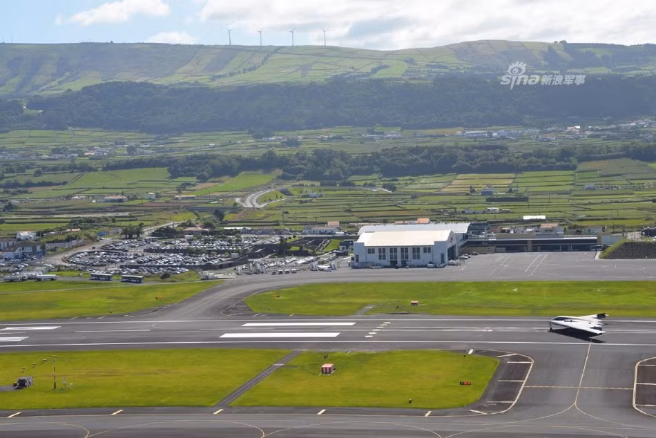 Các loại vũ khí này bao gồm bom, tên lửa dẫn đường hoặc thậm chí là vũ khí huỷ diệt hàng loạt với khả năng mang theo tối đa tới 16 quả bom hạt nhân loại B61 hoặc B83. Nguồn ảnh: Sina.