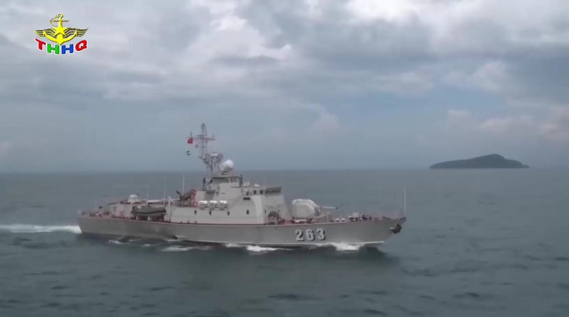Trong đoạn Video được Truyền hình Hải quân vừa công bố mới đây, có các tàu tuần tra tốc độ cao mang số hiệu 263 và 265 xuất hiện và thực hiện bắn đạn thật tiêu diệt mục tiêu giả định. Nguồn ảnh: THHQ.