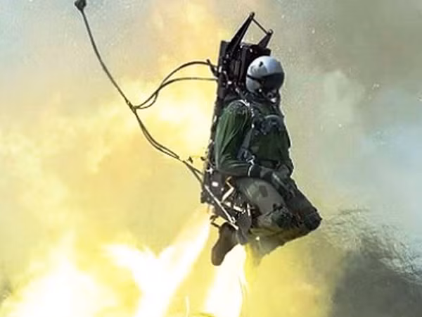 Chưa hết, thông số kỹ thuật của ghế phóng K-36 còn cho biết loại ghế phóng này sẽ có khả năng phóng phi công ra ngoài an toàn ở tốc độ tối đa lên tới Mach 2.5 - đây là một tốc độ nhanh hơn gần gấp... 3 lần so với tốc độ tối đa theo thiết kế của Su-25UB. Nguồn ảnh: Pinterest.