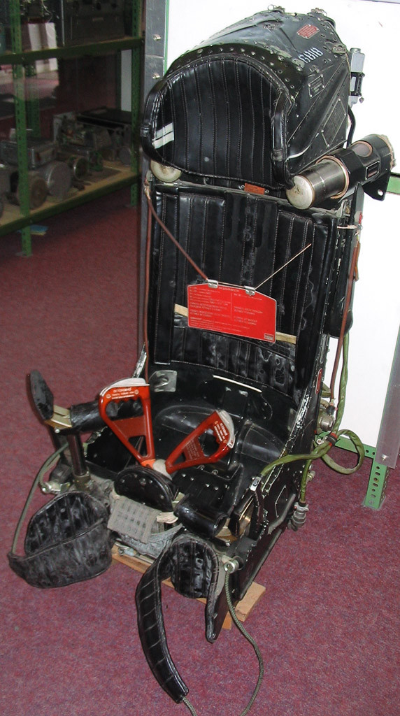 Cụ thể, loại ghế phóng được sử dụng trên cường kích Su-25 là loại ghế NPP Zvezda K-36 - một trong những loại ghế phóng được coi là "huyền thoại" trên các máy bay Liên Xô và Nga. Nguồn ảnh: Wiki.