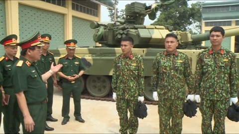 Kíp lái xe tăng T-90 của Lữ đoàn xe tăng 201 "Nắm Đấm Thép" của binh chủng chính là kíp lái được tham gia thi đấu giải Tank Biathlon vừa diễn ra tại Nga hồi tháng 8 vừa rồi. Nguồn ảnh: Binh chủng Tăng thiết giáp.
