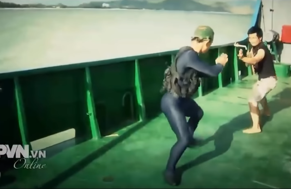 Ngoài khả năng xâm nhập và nguỵ trang như những người lính đặc công thực thụ khác, đặc công tàu ngầm còn phải có thể chất tốt, tâm lý vững và không sợ không gian hẹp vì sẽ phải di chuyển trên phương tiện chính là tàu ngầm. Nguồn ảnh: QPVN.