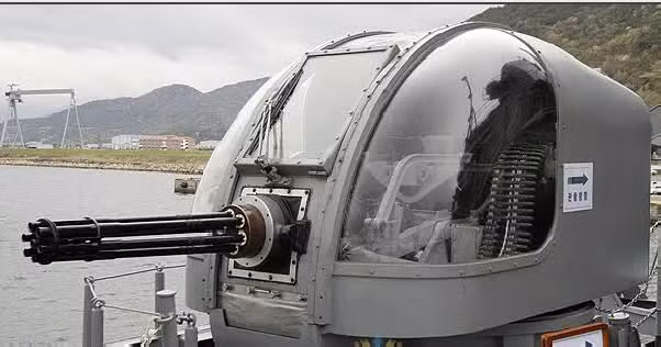 Được xếp vào hàng "pháo cao tốc", khẩu M61 Vulcan này có tốc độ bắn cực nhanh với 6 nòng xoay, cho phép nó khai hỏa được với tốc độ tối đa lên tới 6000 viên mỗi phút - tương đương với khoảng 100 viên/giây. Nguồn ảnh: Chosul.