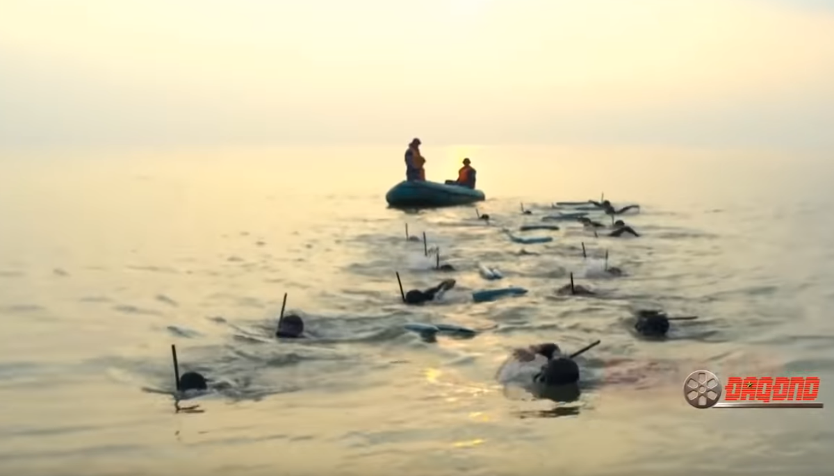 Khác với lực lượng đặc công thường, đặc công nước có khả năng bơi lộivà tiếp cận mục tiêu bằng đường thủy tuyệt đỉnh. Tuy nhiên kỹ năng này cần được đào tạo chuyên biệt nên đặc công nước và đặc công là hai lực lượng hoàn toàn khác nhau. Nguồn ảnh: ĐAQĐND.