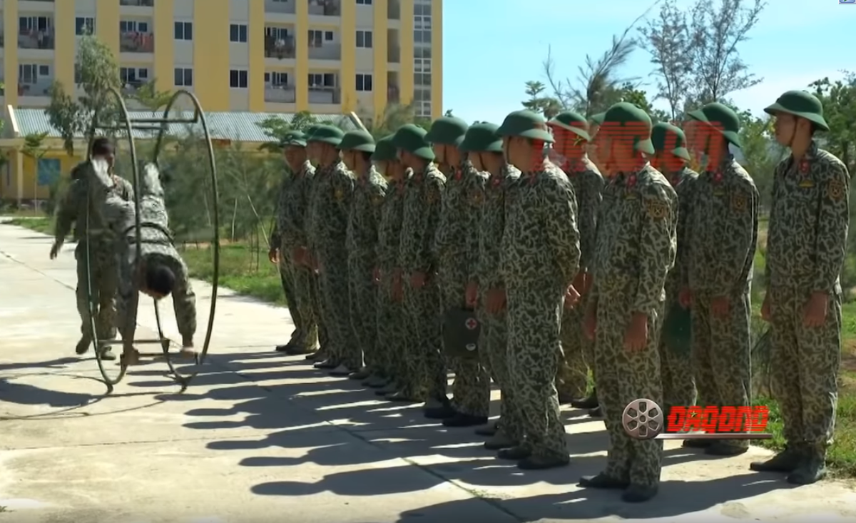 Điều này giúp cho các chiến sĩ trong lực lượng đặc công nước không bị say sóng khi di chuyển bằng phương tiện thủy tới vùng chiến đấu. Nguồn ảnh: ĐAQĐND.