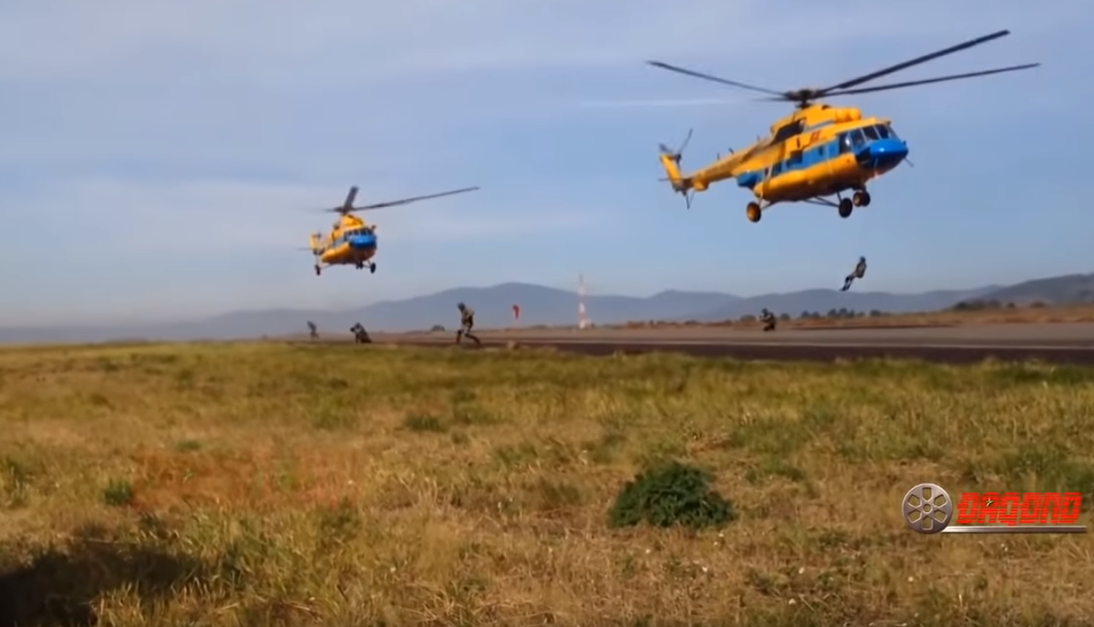 Khả năng đổ bộ bằng nhiều phương thức, từ nhiều phương tiện cho phép đặc công nước có thể tiếp cận được bất cứ mục tiêu nào, phù hợp với nhiều kiểu đánh địch, có khả năng hiệp đồng cao với các chiến dịch quân sự trên đất liền, ven biển hay hải đảo. Nguồn ảnh: ĐAQĐND.