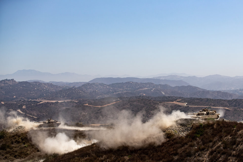 Mỗi khi có hình ảnh nhiệt hiện lên, kíp chiến đấu trên xe tăng Abrams chỉ có 10 giây để đưa ra kết luận xem mục tiêu mà họ trông thấy là ta hay là địch. Nguồn ảnh: US Marine Corps.