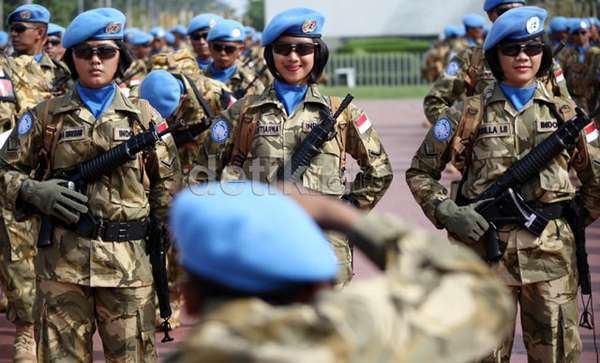 Đặc biệt trong lĩnh vực y tế, quân đội Indonesia có đóng góp rất lớn nhất là về vấn đề chăm sóc y tế cho trẻ em, phụ nữ mang bầu ở các quốc gia kém phát triển nơi họ đóng quân. Nguồn ảnh: Jarkatapost.