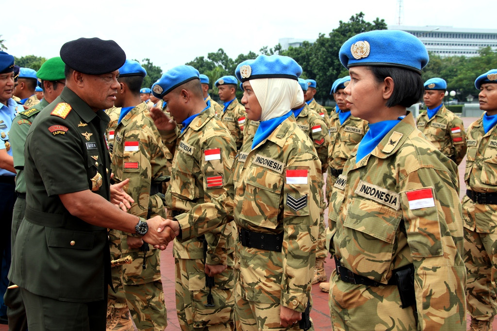 Đây là một trong những thử thách đặc biệt khó khăn cho quân đội nước này vì nữ giới ở Indonesia phần nhiều vẫn bị lệ thuộc vào quan niệm của Đạo Hồi và có tỷ lệ nhập ngũ rất ít. Nguồn ảnh: Jarkatapost.
