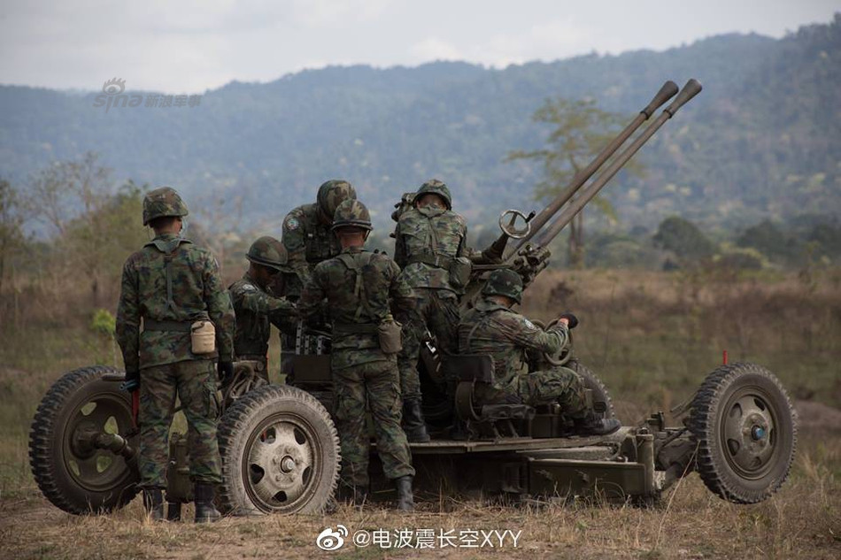 Type 65 có biên chế tác chiến đầy đủ bao gồm sáu người, trong đó có hai xạ thủ làm nhiệm vụ ngắm bắn, hai nạp đạn viên, một hỗ trợ và một hoa tiêu, giám sát. Nguồn ảnh: Sina.