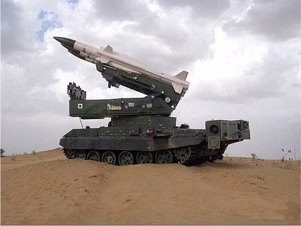 Trần bay tiêu diệt mục tiêu tối đa của loại tên lửa này vào khoảng 18 km và có tốc độ bay tối đa Mach 2,5. Loại tên lửa này sử dụng hệ thống dẫn đường chỉ huy (command guidance) nên rất dễ bị tổn thương bởi những đợt tấn công áp chế điện tử.