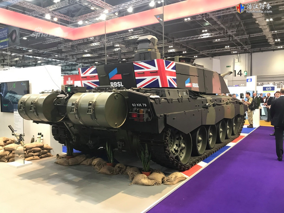 Đây là một cải tiến vượt bậc, cho phép xe tăng chủ lực Challenger 2 tăng sức chiến đấu và khả năng diệt tăng trên chiến trường - điều mà trước đây nhiều người luôn nghi ngờ khi cỗ xe tăng này được trang bị pháo nòng xoắn. Nguồn ảnh: Haohanfw.