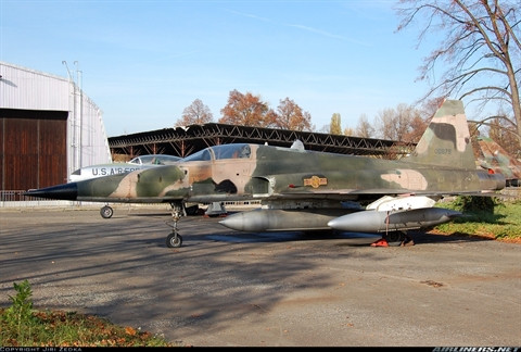 Về cơ bản, F-5 là một tiêm kích siêu âm hạng nhẹ hai động cơ được sử dụng khá rộng rãi bởi Mỹ và các quốc gia đồng minh của nước này trong giai đoạn diễn ra Chiến tranh Việt Nam và cho tới tận những năm 90 của thế kỷ trước. Nguồn ảnh: Airliners.