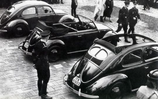 Volkswagen - hãng xe được Hitler đặt niềm tin rằng sẽ xoay chuyển ngành công nghiệp ô-tô của Đức cũng không hề nằm ngoài cuộc chơi này. Nguồn ảnh: Thearchive.