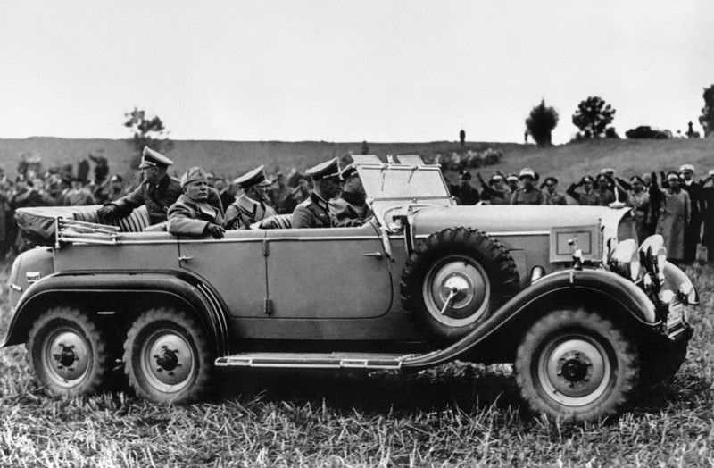 Các dòng xe sang dành cho sĩ quan Quân đội Đức có thiết kế cực kỳ hầm hố, bảo đảm khả năng di chuyển trên địa hình xấu nhưng cũng vẫn giữ được nét "quý tộc" trên thiết kế của mình. Nguồn ảnh: Thearchive.