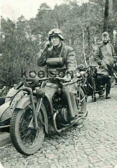 Tiếp theo phải kể đến hãng BMW - một trong những hãng sản xuất xe hơi tốt nhất thế giới hiện nay nhưng trong Chiến tranh Thế giới thứ hai, hãng này lại nổi tiếng với việc sản xuất... xe máy cho quân đội Đức. Nguồn ảnh: Thearchive.