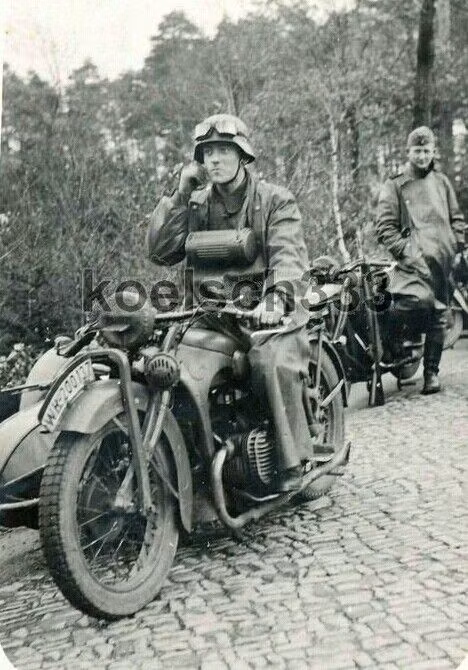 Tiếp theo phải kể đến hãng BMW - một trong những hãng sản xuất xe hơi tốt nhất thế giới hiện nay nhưng trong Chiến tranh Thế giới thứ hai, hãng này lại nổi tiếng với việc sản xuất... xe máy cho quân đội Đức. Nguồn ảnh: Thearchive.