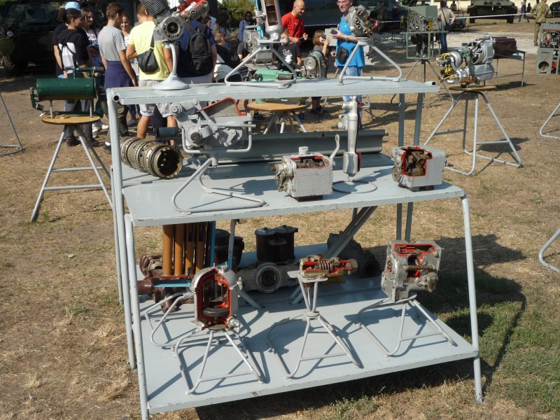 Các chi tiết của xe tăng chủ lực thậm chí còn được trưng bày với phiên bản mặt cắt để khách thăm quan hiểu rõ cách thức hoạt động của từng bộ phận trên xe tăng. Nguồn ảnh: Livejour.