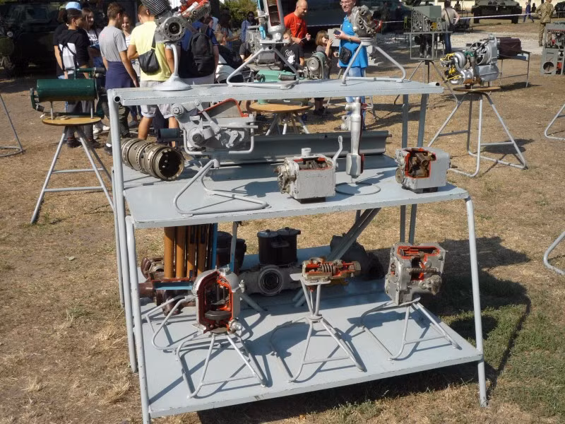 Các chi tiết của xe tăng chủ lực thậm chí còn được trưng bày với phiên bản mặt cắt để khách thăm quan hiểu rõ cách thức hoạt động của từng bộ phận trên xe tăng. Nguồn ảnh: Livejour.