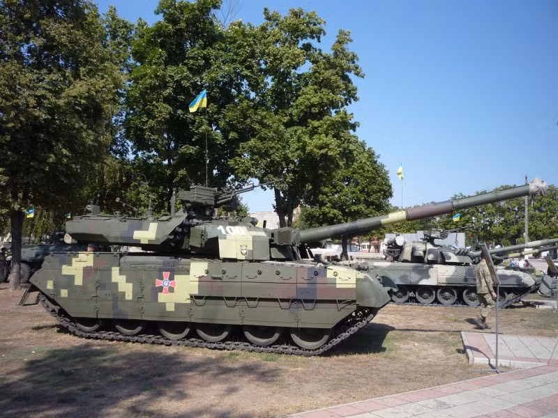 Mặc dù vậy, do giá thành quá đắt đỏ, tới nay thậm chí Nga cũng không còn sử dụng loại xe tăng này trong biên chế của mình. Tính tới năm 2019, chỉ có Ukraine, Mỹ và Thái Lan là ba quốc gia từng có trong tay và sử dụng loại xe tăng chủ lực này. Nguồn ảnh: Livejour.