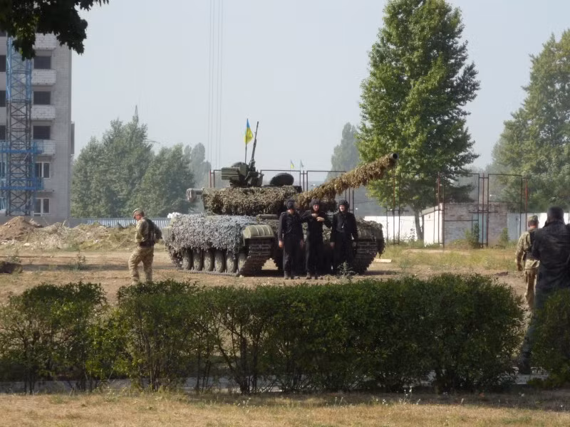 Do các loại xe tăng của Ukraine đều sử dụng hệ thống nạp đạn tự động nên kíp chiến đấu trên những xe tăng này chỉ còn ba người thay vì bốn người như trên những xe tăng chủ lực của nhiều nước NATO khác. Nguồn ảnh: Livejour.