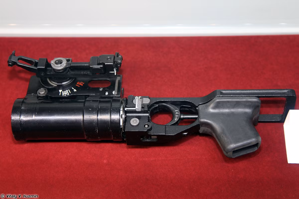 Loại đạn súng phóng lựu mới được thiết kế để tương thích với các loại súng phóng lựu "kẹp nòng" với súng trường tấn công Kalashnikova. Hai loại súng phóng lựu được cho là tương thích với loại đạn 40mm chống tăng này là GP-25 và GM-94. Nguồn ảnh: QQ.