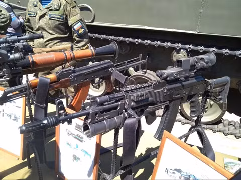 Trong tương lai, nếu chúng ta nhập khẩu hoặc thậm chí mua "đứt" cả dây chuyền sản xuất loại đạn chống tăng 40mm này về nước, khả năng chống tăng của lực lượng bộ binh Việt Nam thậm chí sẽ còn được nâng cao hơn nữa. Nguồn ảnh: QQ.